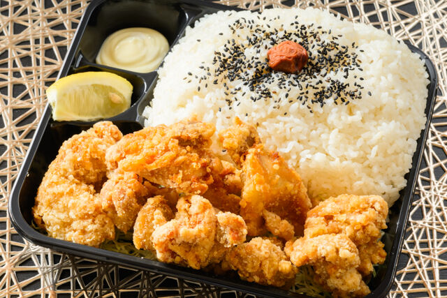 唐揚げ弁当~総重量1kg!