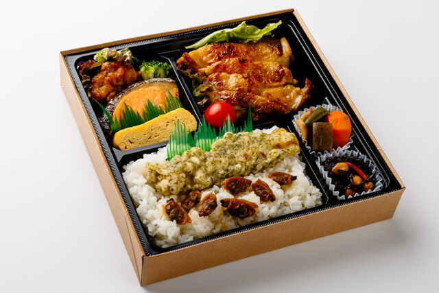 照り焼きチキン&鶏の唐揚げ&焼き鮭の満足幕の内弁当