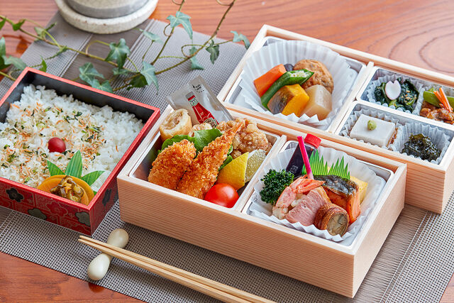 さつき(三段弁当)