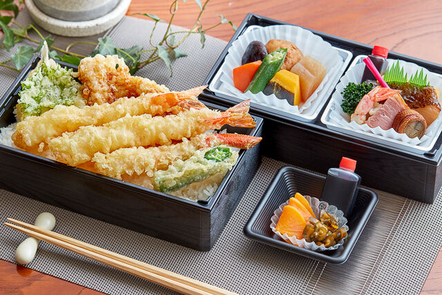 【温まる】かえで(特撰天丼二段弁当)