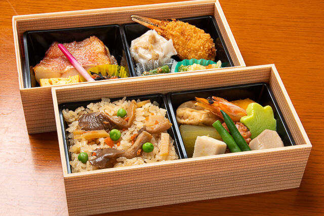 旬魚の味噌焼きと炊き込みご飯二段弁当