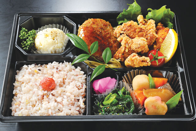 ハンバーグと極み唐揚げのお弁当