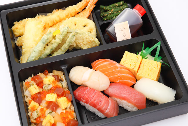 特製天ぷらと特製寿司御膳