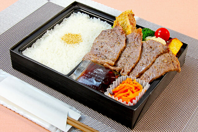 黒毛和牛特上焼肉(ハーフ)&牛たんメンチカツ(極旨ステーキソース)