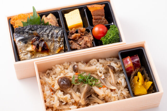 きのこご飯~焼き鯖と3種の肉お菜の2段重~