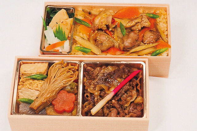 【熨斗対応可】特選和牛すき焼きと地鶏の五目飯二段御膳