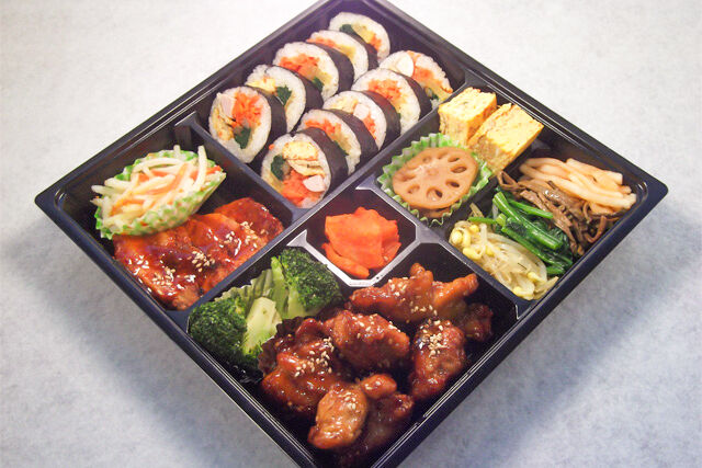 韓国のり巻き(キンパ)と醤油チキンセット弁当