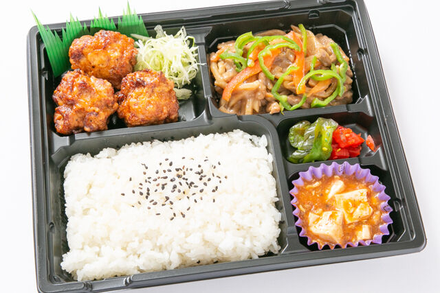 【厳選】Wメイン中華弁当(若鶏の唐揚げ&チンジャオロース)