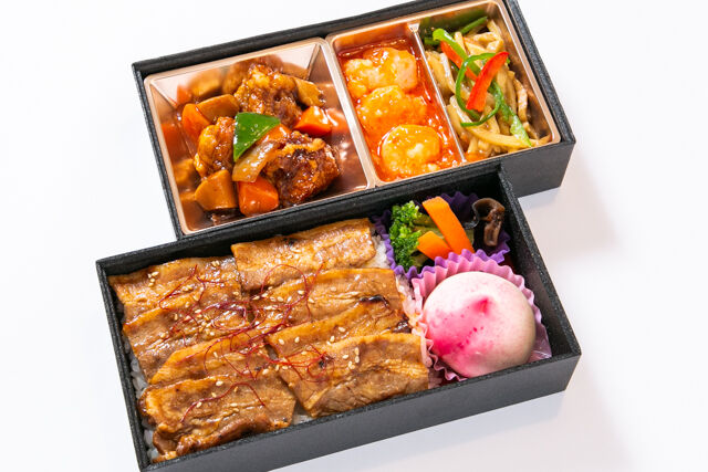 【熨斗対応可】【贅沢二段弁当】三元豚焼肉&人気中華御膳(黒)