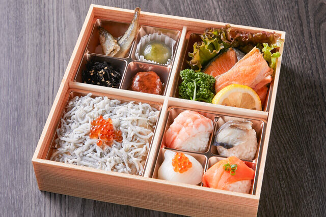 手毬寿司とキングサーモン懐石御膳