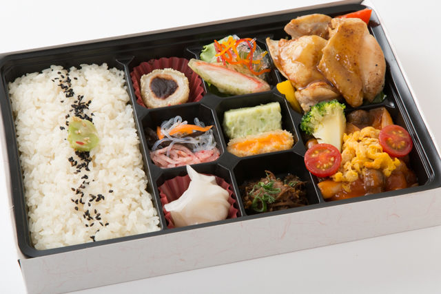 鶏肉の黒コショウ炒め&玉子チリソース炒め弁当