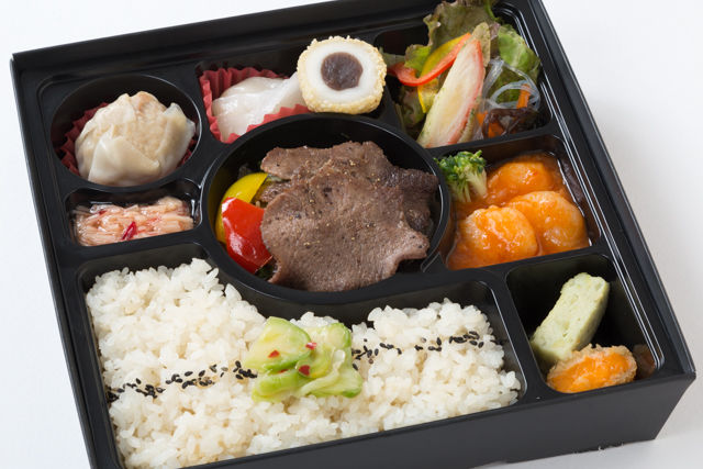 牛タン黒コショウ炒め&エビチリ弁当