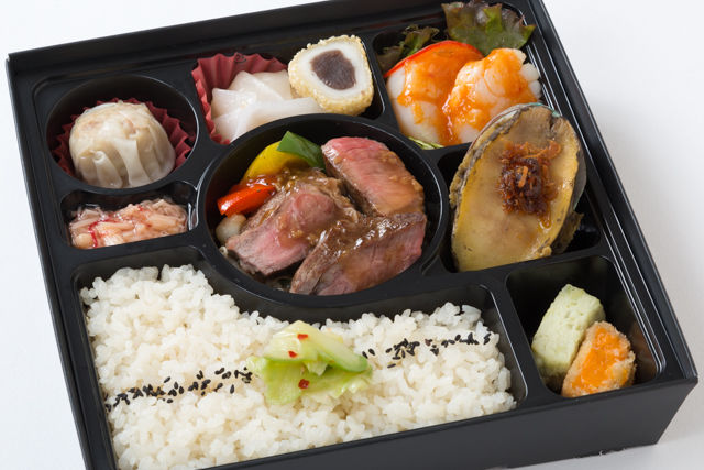 牛ヒレオイスター炒め&アワビ付ホタテチリソース弁当