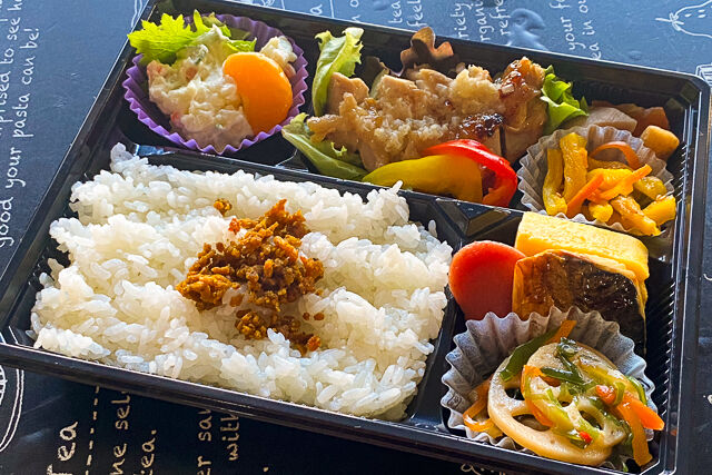 若鶏の照焼と和洋惣菜弁当