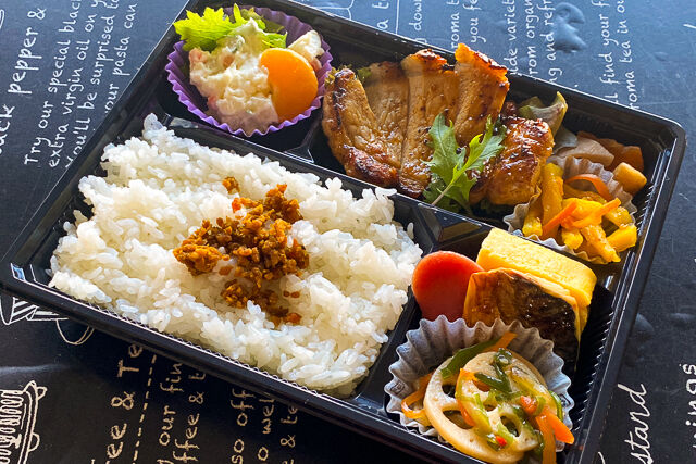 トンテキと和洋惣菜弁当
