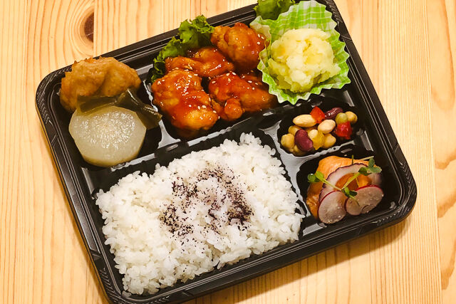 ヤンニョムチキンのお弁当
