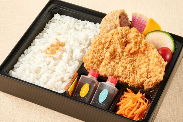 神楽のお得なロースカツと牛たんメンチカツ弁当