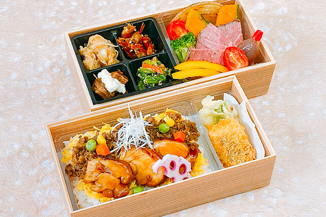彩り二段牛そぼろと照り焼き重弁当