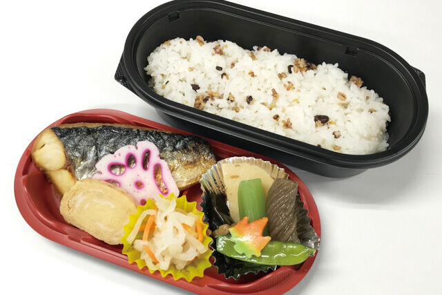 サバの塩焼きと十八穀米弁当