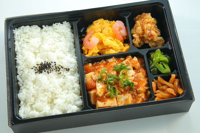 ボリューム満点!麻婆弁当