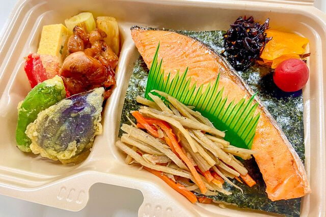 LUNCH FACTORY 和彩 銀鮭塩焼プレート