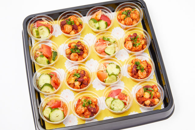 サラダ2種盛り (トマトときゅうりのマリネ、ひよこ豆のトマト煮)