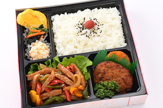 【得得】チンジャオロースとハンバーグの満足幕の内