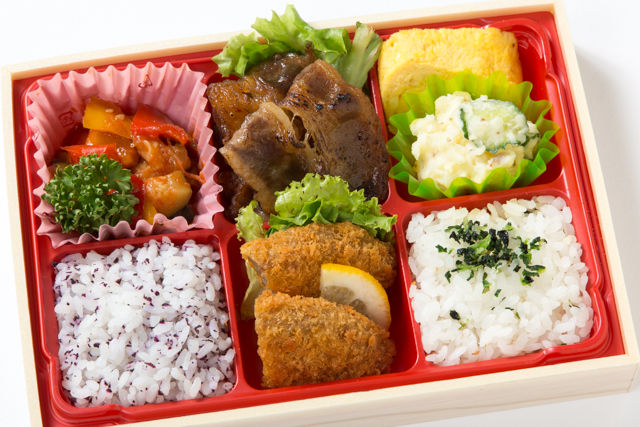牛カルビ&メンチカツ弁当