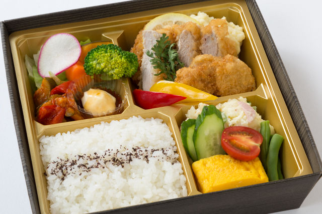 とんカツとスチーム野菜の彩り弁当