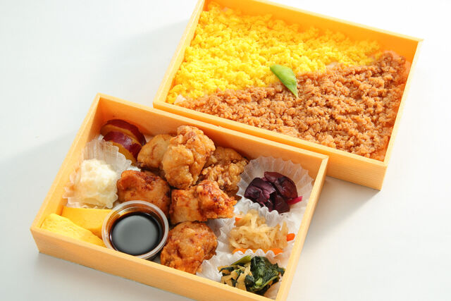 鶏唐揚げの豪華二段弁当