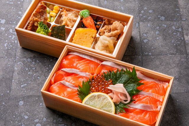 【南喜久の昆布〆】熟成サーモンといくらの2段重