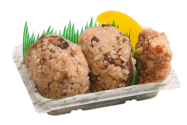 おにぎり2個と唐揚げ