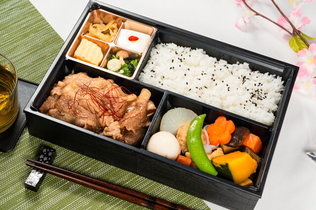 国産トモバラ牛すき弁当【上】