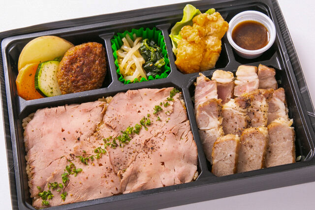 【熨斗対応可】北海道夢の大地豚肩ロースとローストビーフ肉飯&ハンバーグ弁当