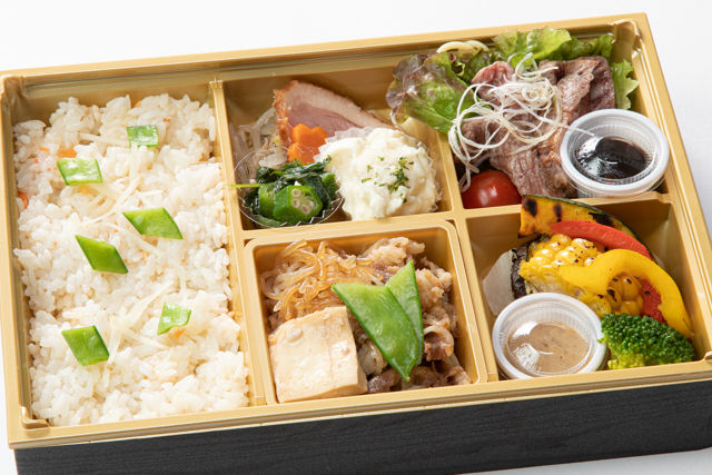 特製ステーキと厳選牛のすき焼き弁当