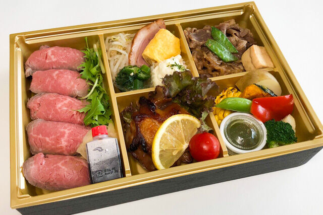 【肉割烹仁 特製】肉寿司とすき焼きと鶏の照り焼き弁当