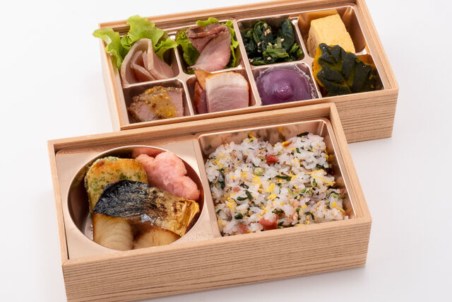 彩り梅ちりめんと塩サバの2段弁当