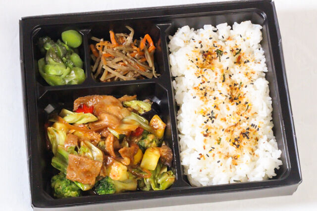 【にくとごはん】豚焼肉と野菜のみそ炒めと地中海野菜のグリル弁当