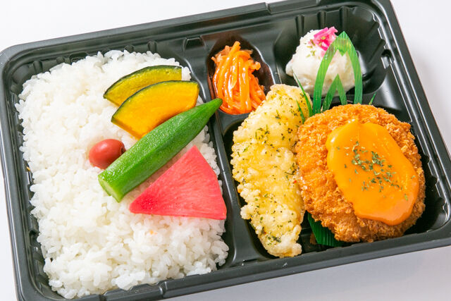 Deliランチ 白身魚のバジルフライ&ビスクソースのカニクリ