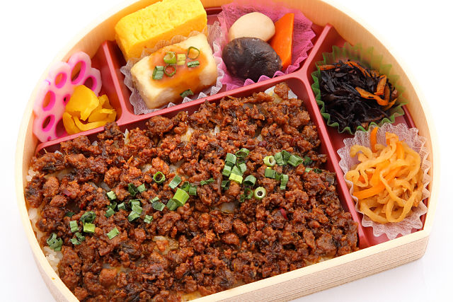 焦がしネギ鶏そぼろ弁当
