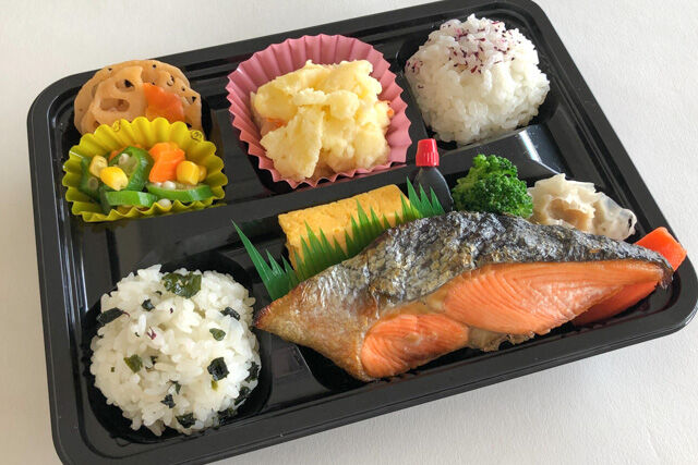 鮭&玉子焼き彩り弁当