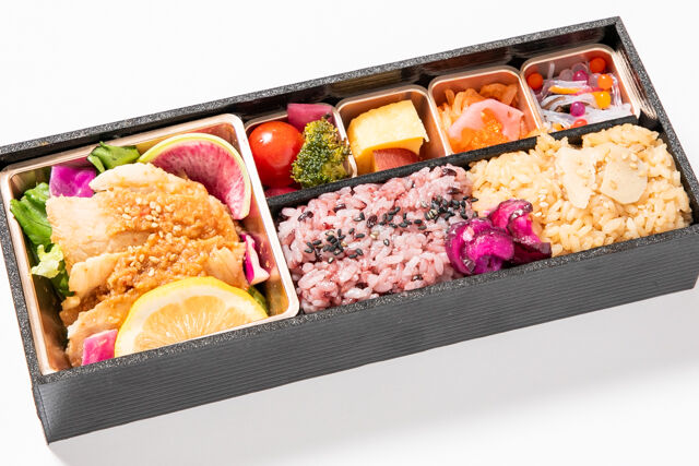 豚ローストの味噌焼きと二種のお米の弁当