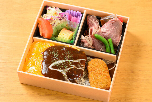 ローストビーフオムライス デミグラスソース