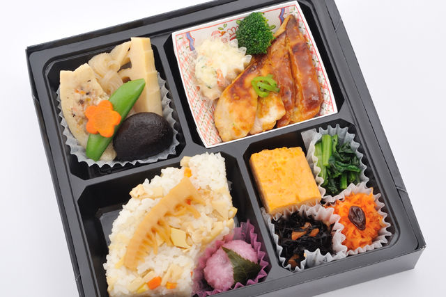 母屋の「鶏味噌焼きのお弁当」