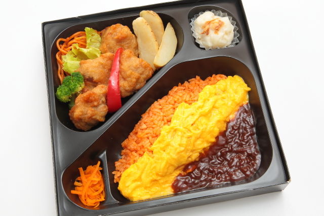 鶏の唐揚げとオムライスBOX ~デミグラスソース~