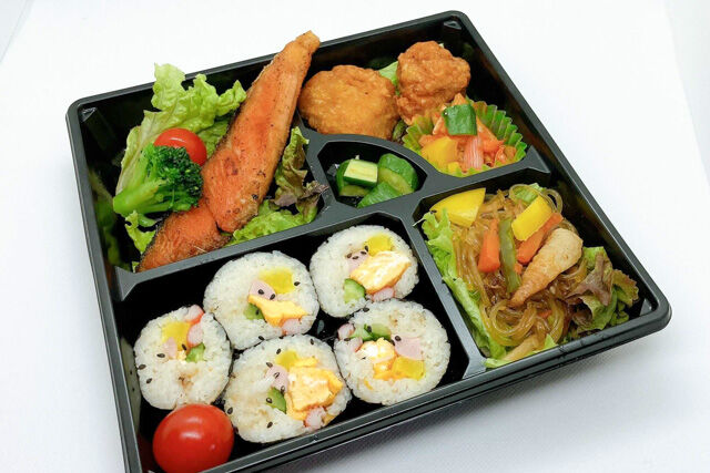 からあげ×チャプチェ×焼き鮭×選べるご飯弁当