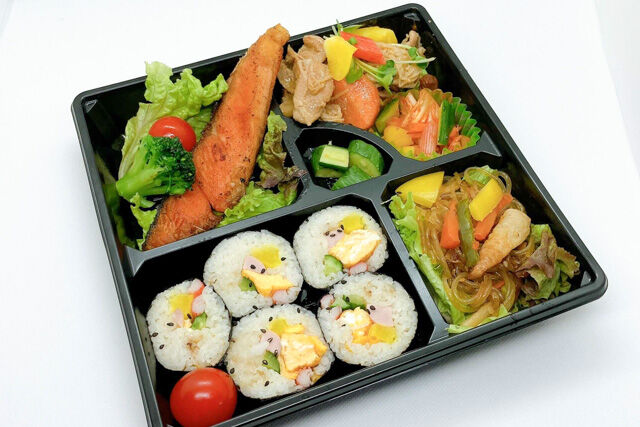 豚プルコギ(赤)×チャプチェ×焼き鮭×選べるご飯弁当