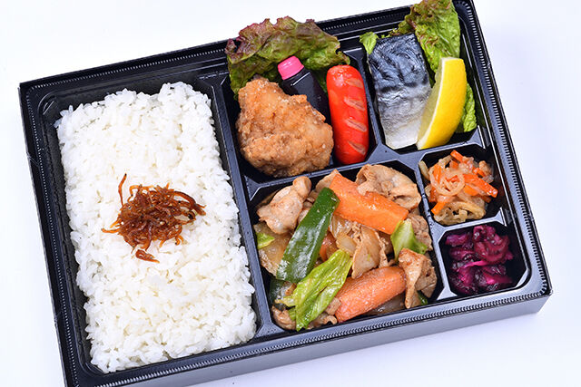 2種のおかずが楽しめる!豚野菜炒め&唐揚げ弁当