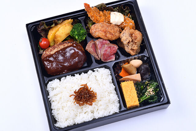 たっぷり満足!ハンバーグと唐揚げデラックス