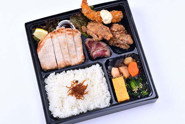 たっぷり満足!豚ステーキと唐揚げ幕の内デラックス
